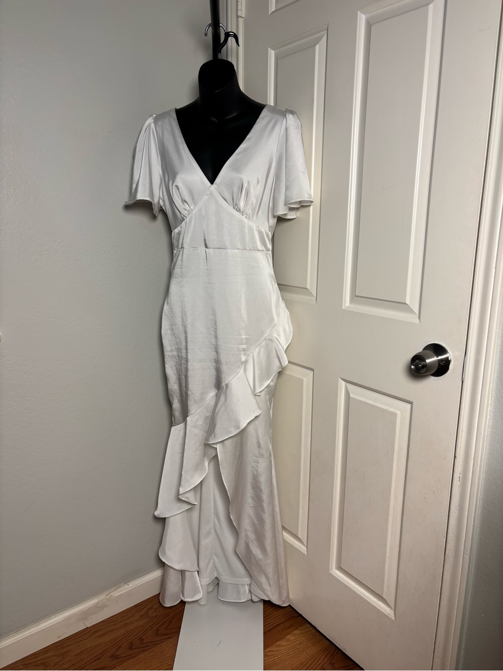 Eternal Bond White Satin Ruffled Flutter Sleeve - Picture 10 of 12